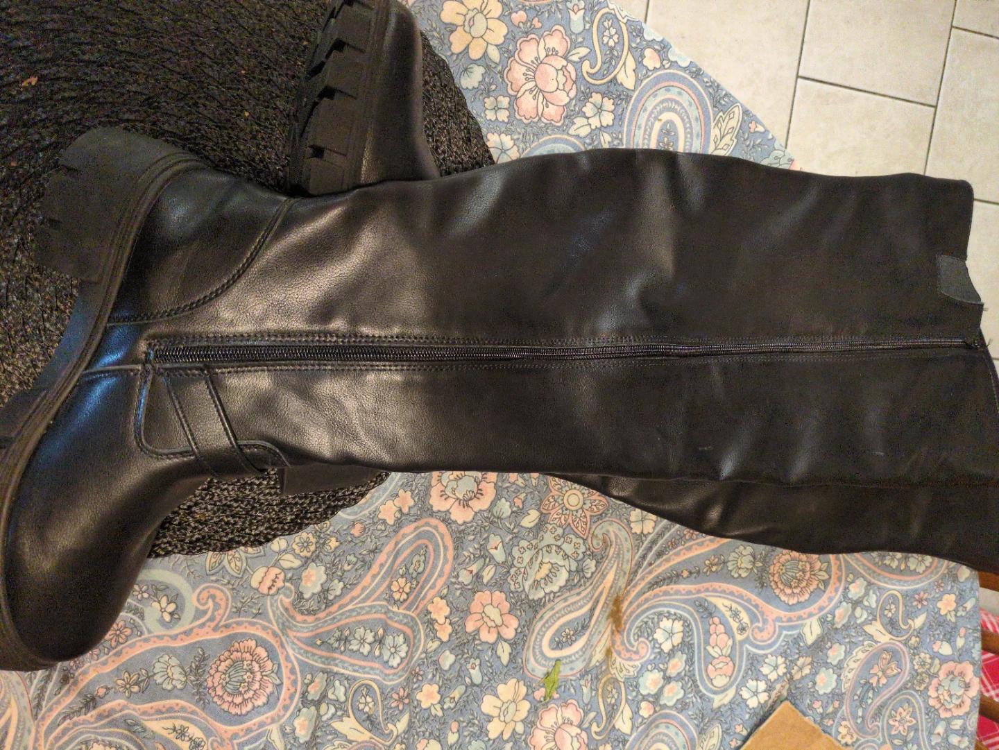 Black Knee-High Boots Size 9 - photo 2