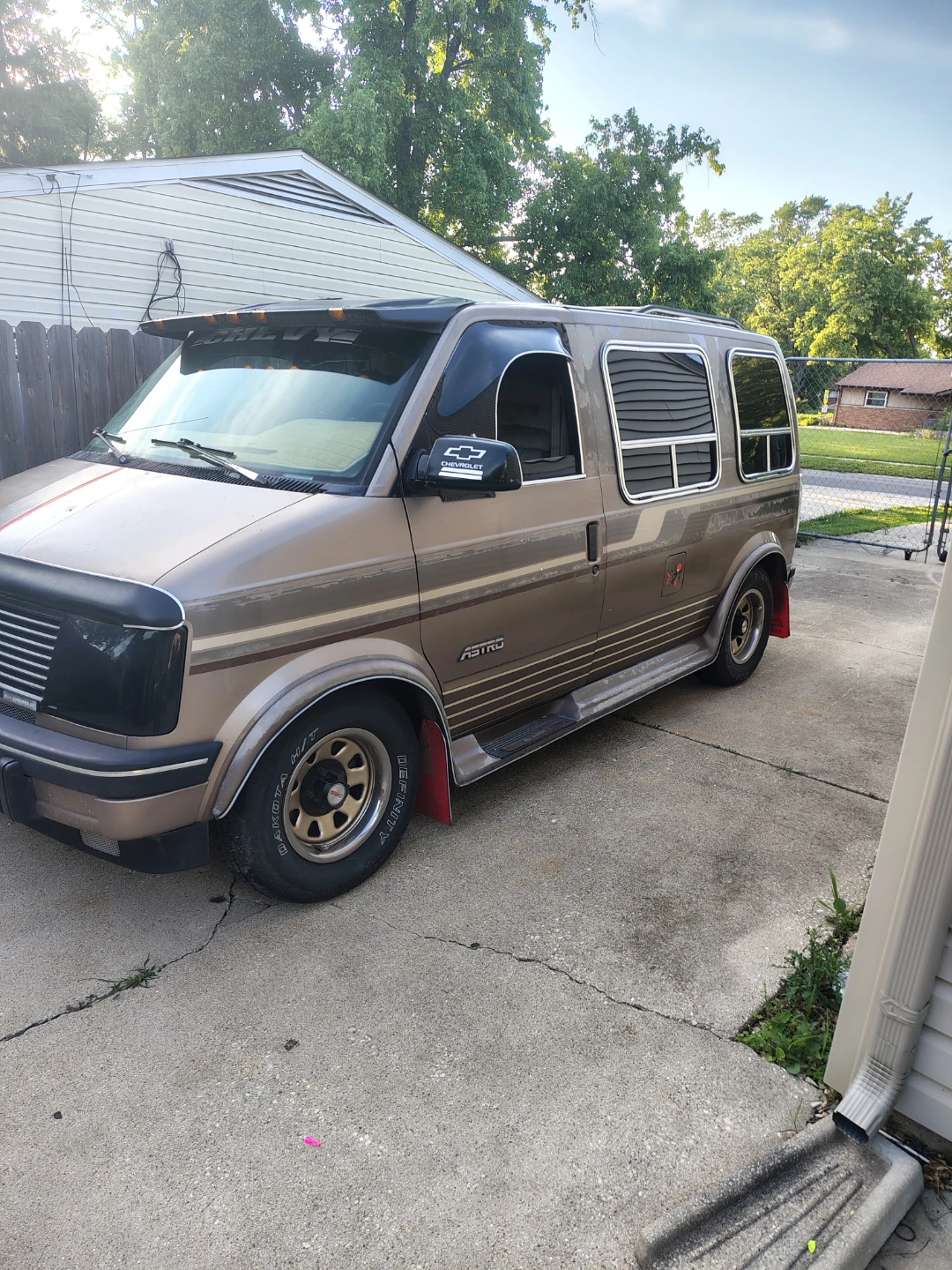 Chevrolet Astro Van - photo 2
