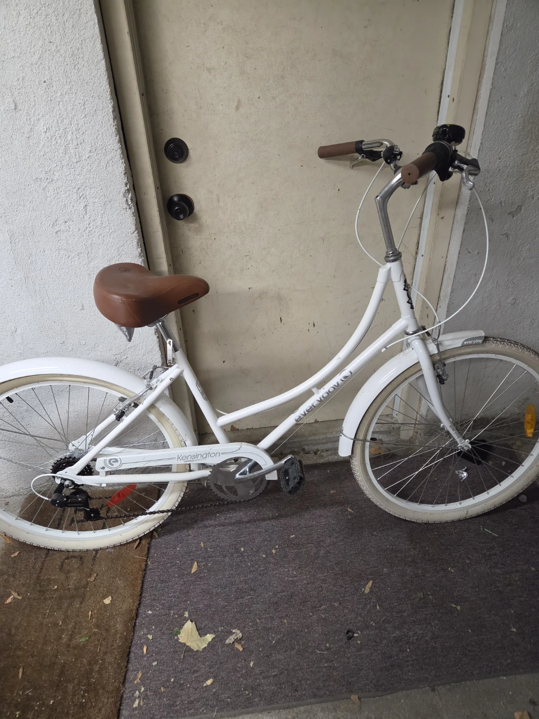 Everyday Kensington Vintage Series Bicycle