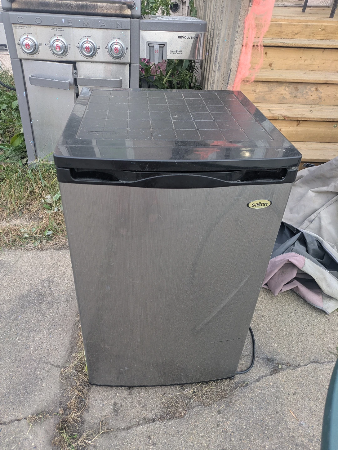 Salton Mini Fridge - photo 3