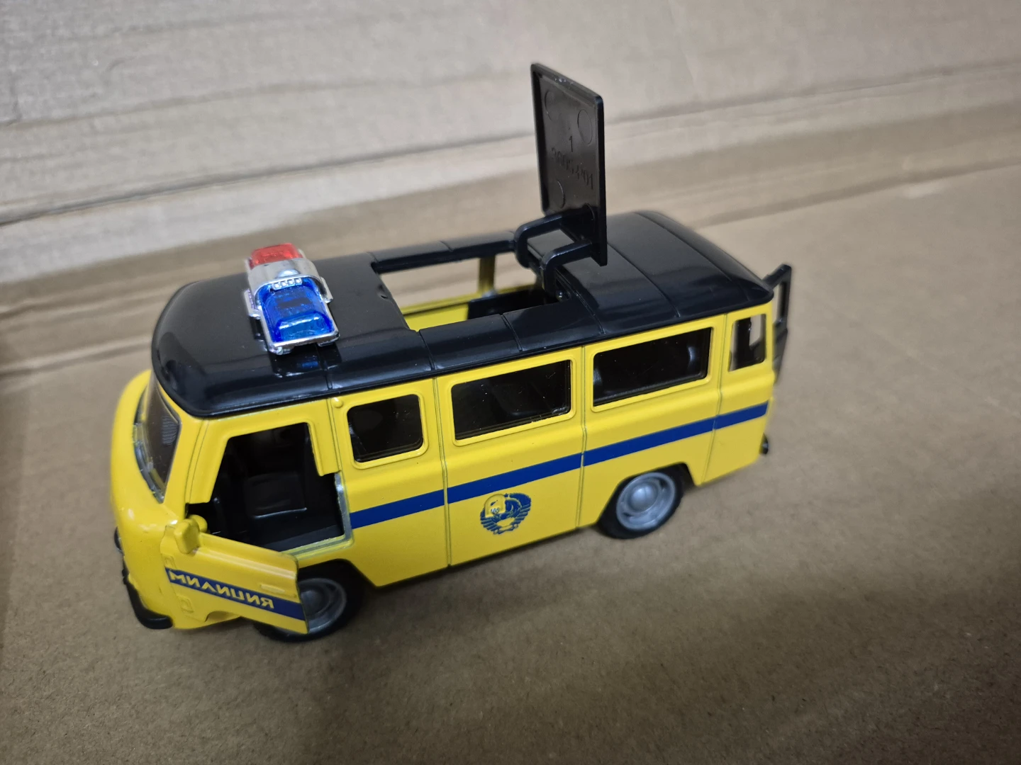 UAZ-452 Police Die-Cast Model Van - photo 5