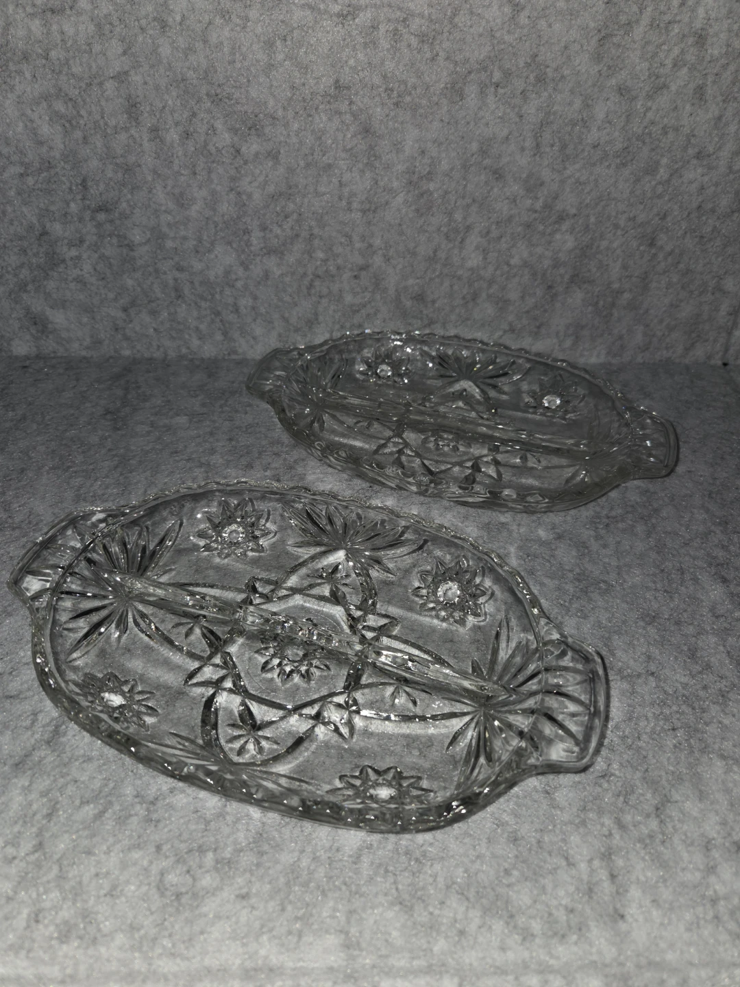 Set of 2 Vintage Star Pattern Glass Serving Dishes