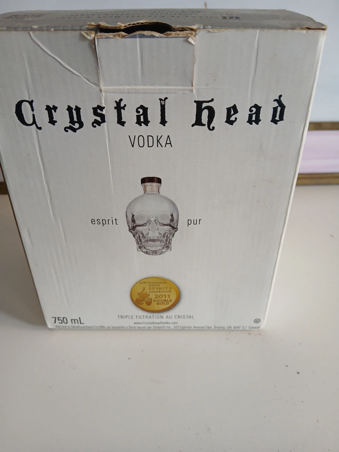 Empty Crystal Skull Bottle signed twice by Dan Akroyd - photo 2