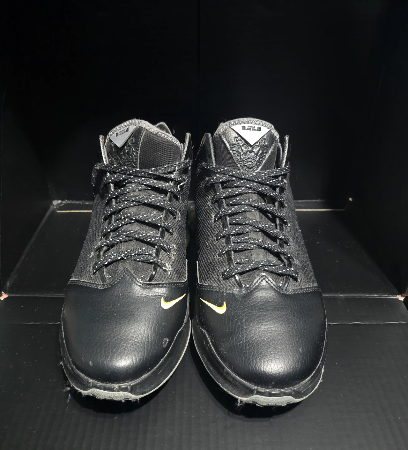 Nike LeBron Witness Basketball Shoes - photo 2