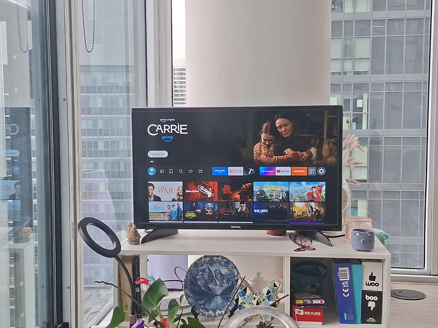 ​32" Toshiba Smart Fire TV – Great Condition / Built-in Apps - photo 3