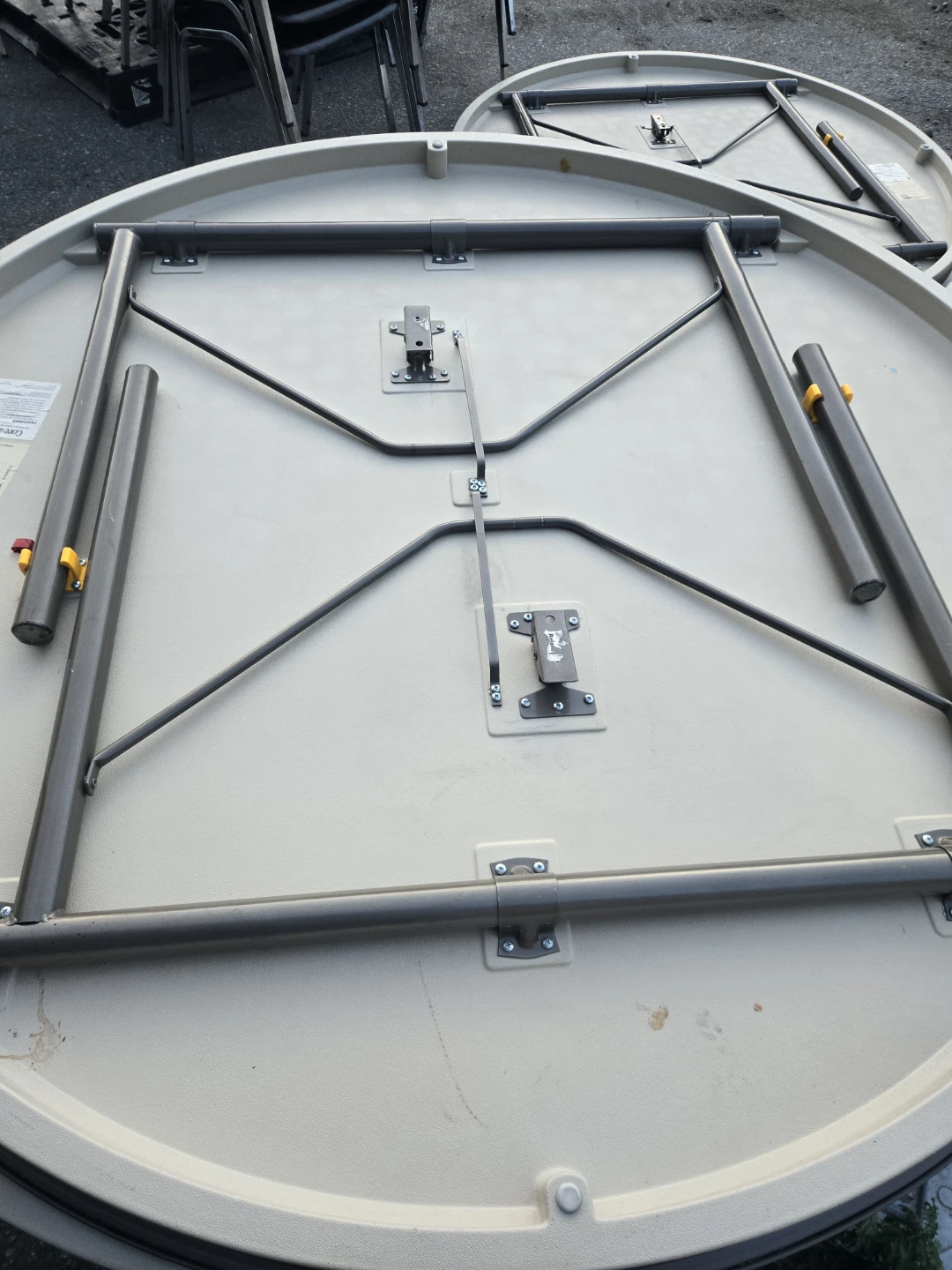 Round Folding Event Table. Commercial grade. - photo 2