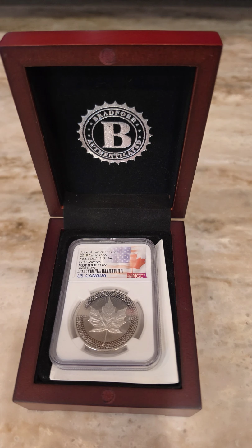 2019 Pride of Two Nations Silver Maple Leaf Coin - photo 2