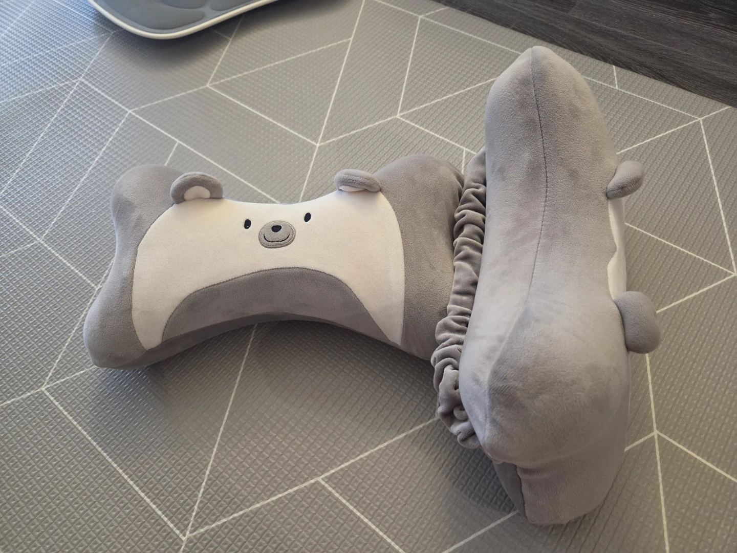 Bear-shaped lumbar support pillows