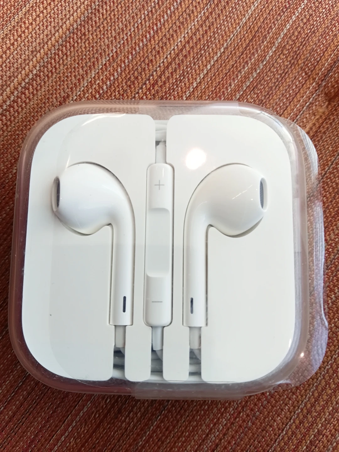 Apple EarPods with 3.5mm Headphone Plug