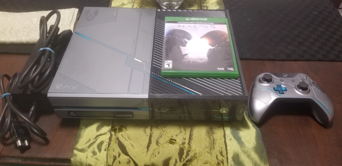 Halo 5 Special Edition Xbox One Console Bundle