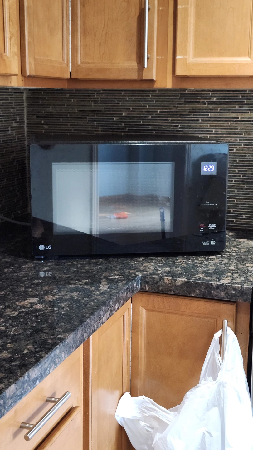 LG Smart Inverter Countertop Microwave - photo 2