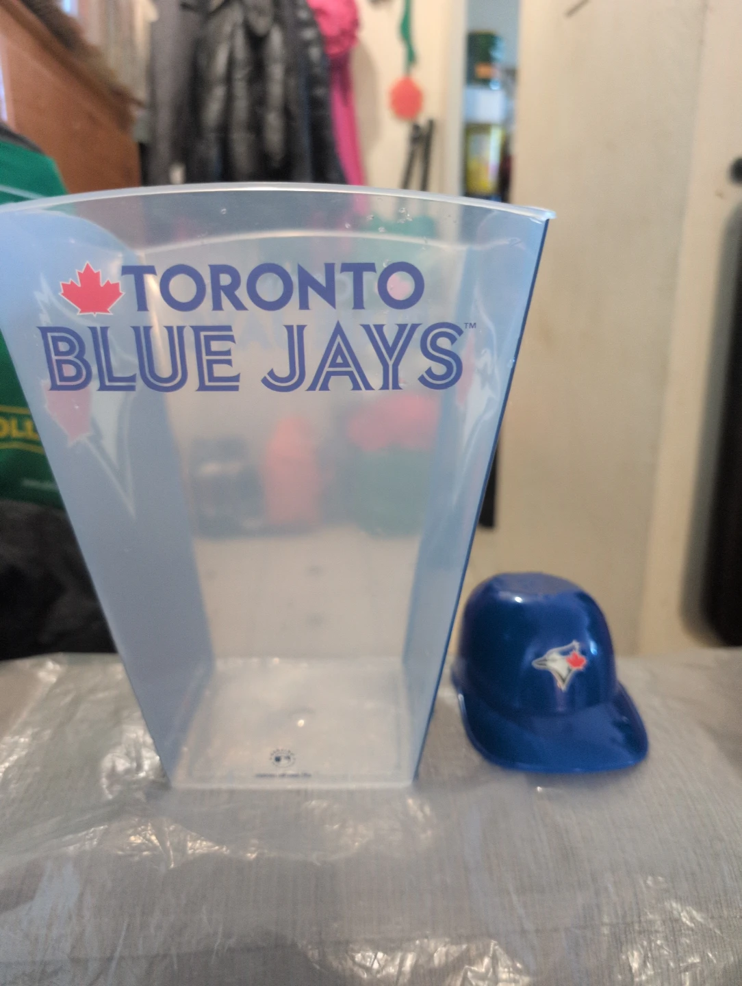 Toronto Blue Jays Plastic Popcorn Bucket and Helmet - photo 2