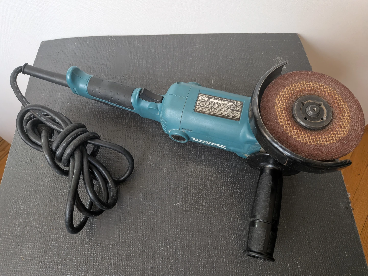 Makita 5-In 10.5A Angle Grinder w/ Brake - photo 3