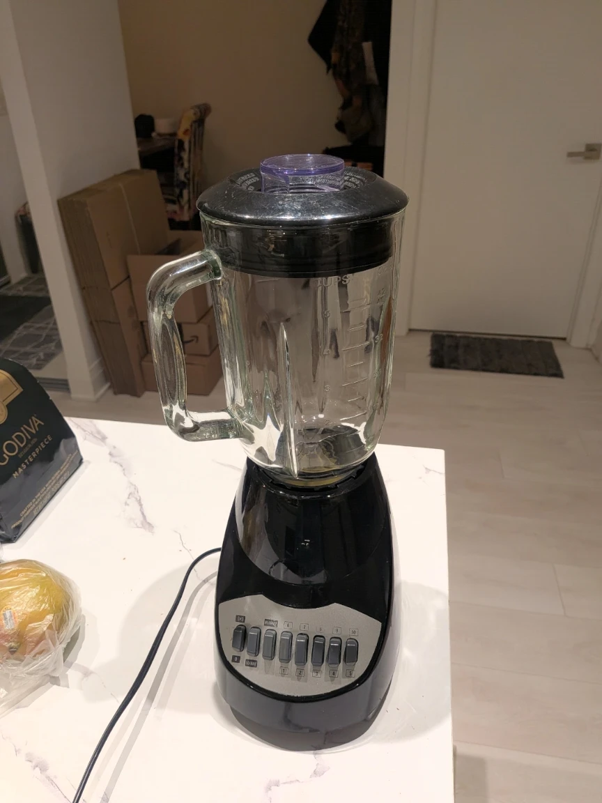 Move out sale: Black & Decker Multifunction 10-Speed Blender