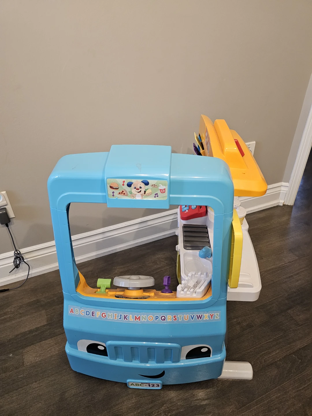 Fisher-Price Laugh & Learn Servin' Up Fun Food Truck