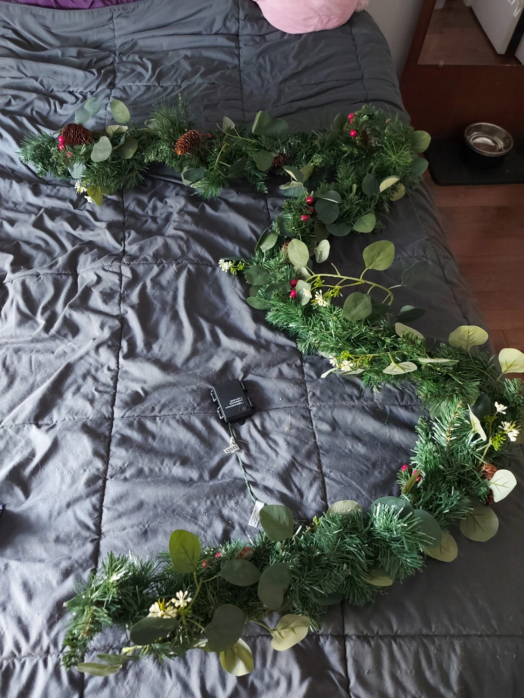 Battery-Operated Lighted Decorative Garland