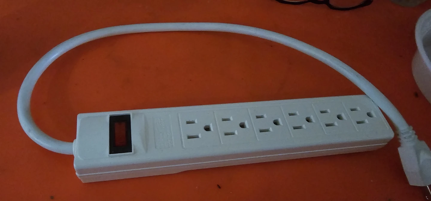 White 6-Outlet Power Bar