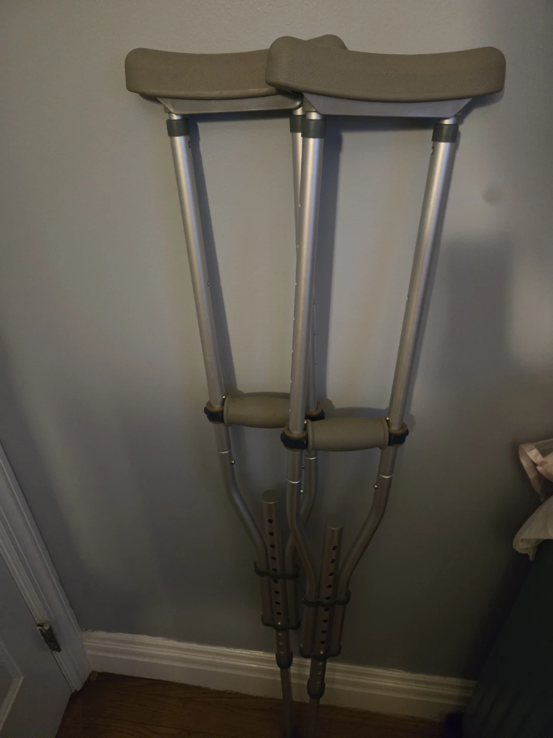Adjustable Aluminum Underarm Crutches