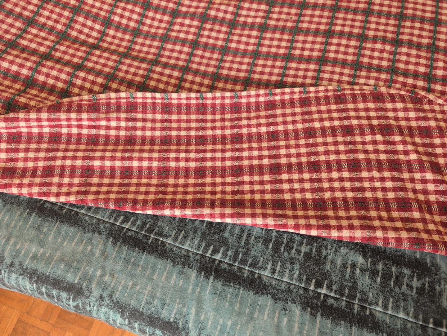 Red and white checkered pattern tablecloth - photo 4