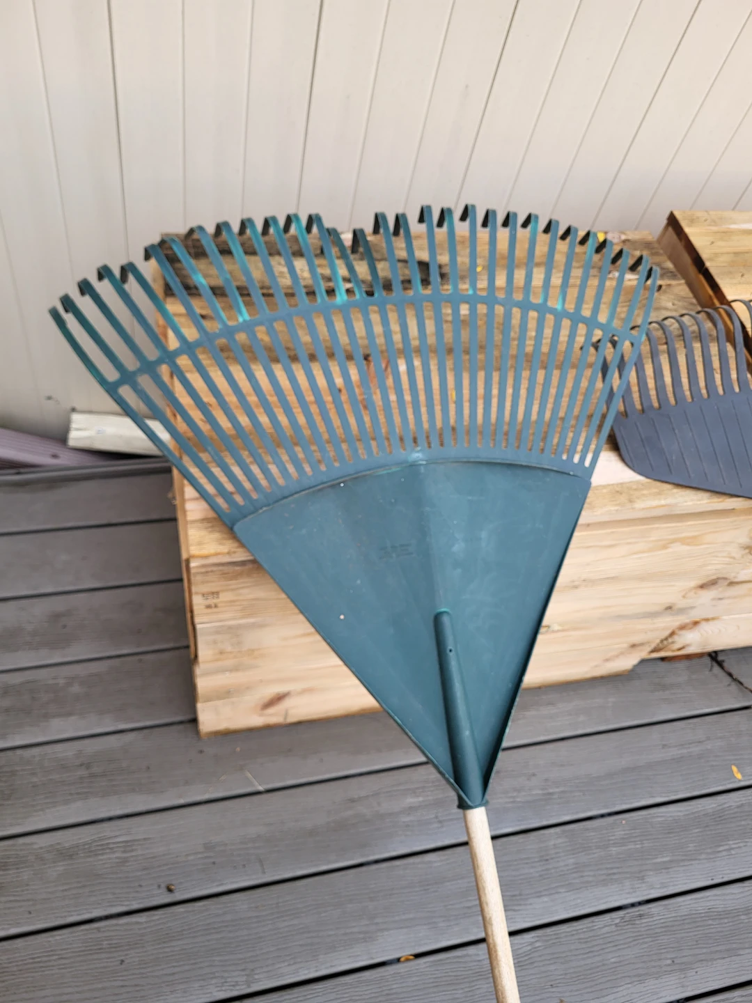 Garden Fan Leaf Rakes - photo 2