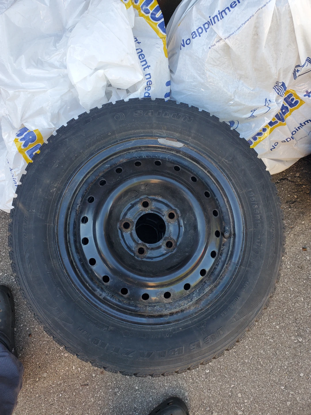 Set of 4 Sailun Ice Blazer Tires 195/65R15 - photo 3