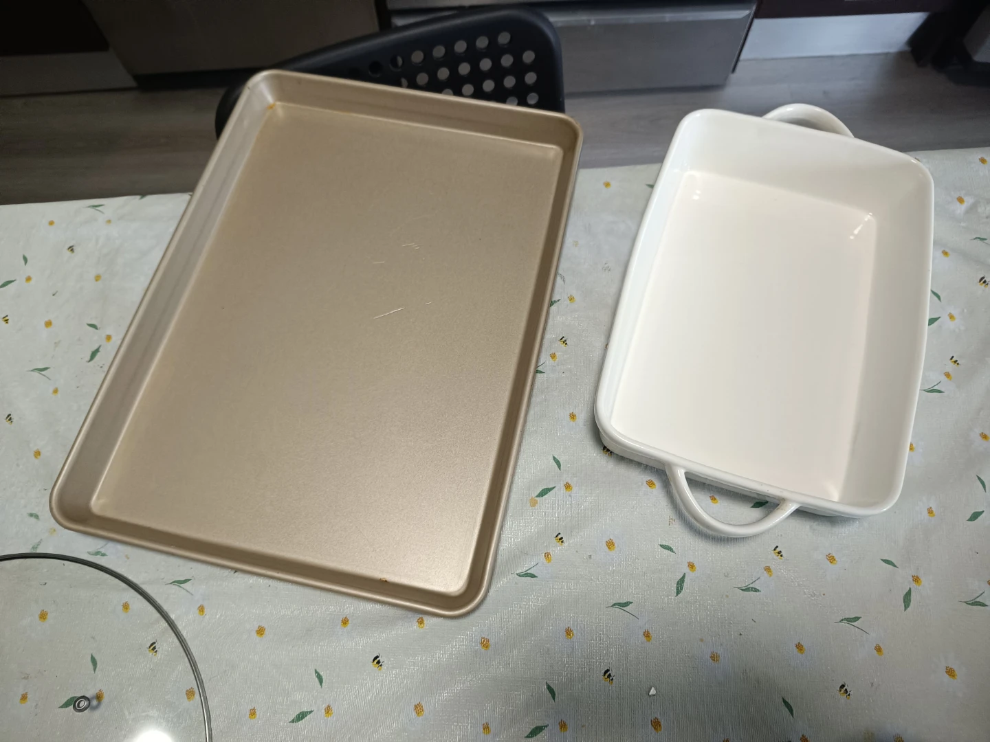 Baking sheet, ceramic pan, and glass lid