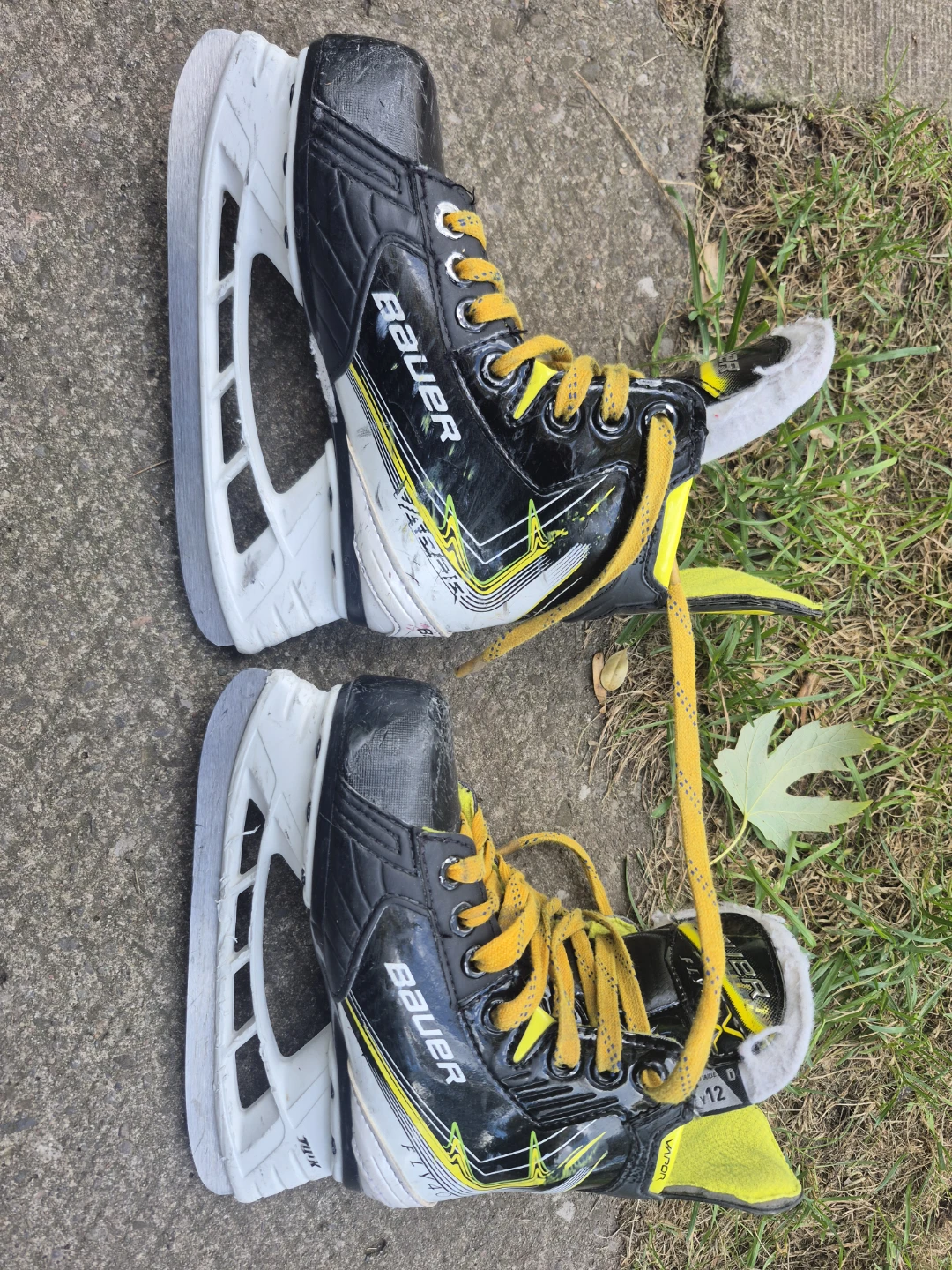 Bauer Vapor Fly 40 Hockey Skates Size 12 🍁