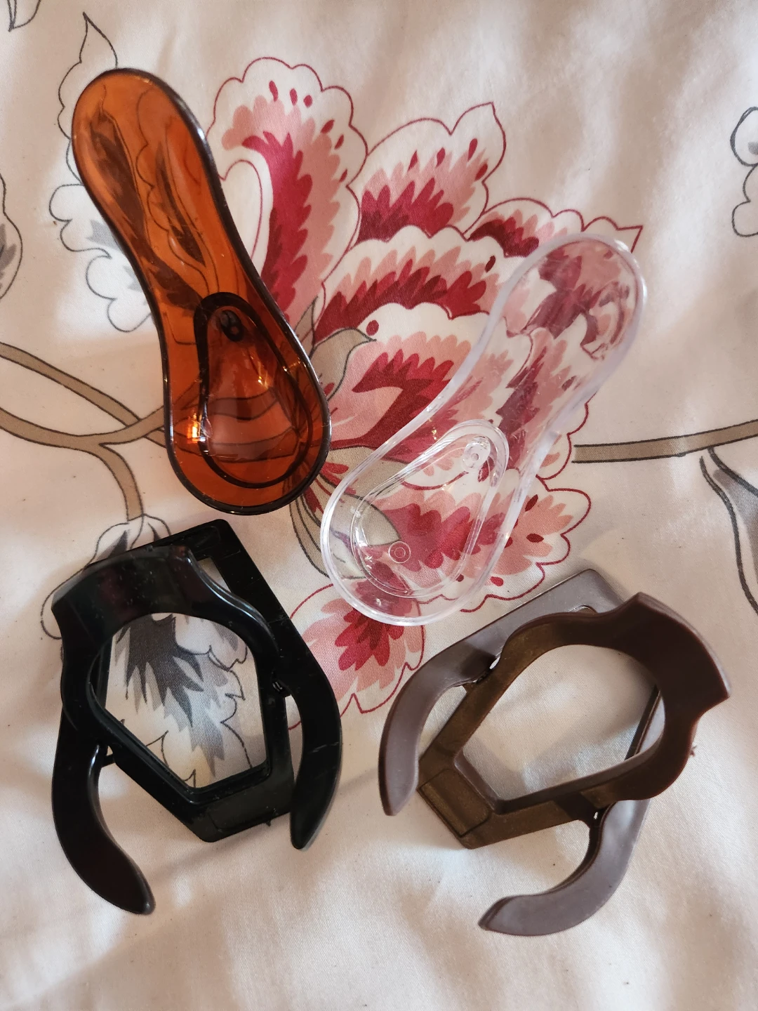 Pipe holder, and Pipe rest