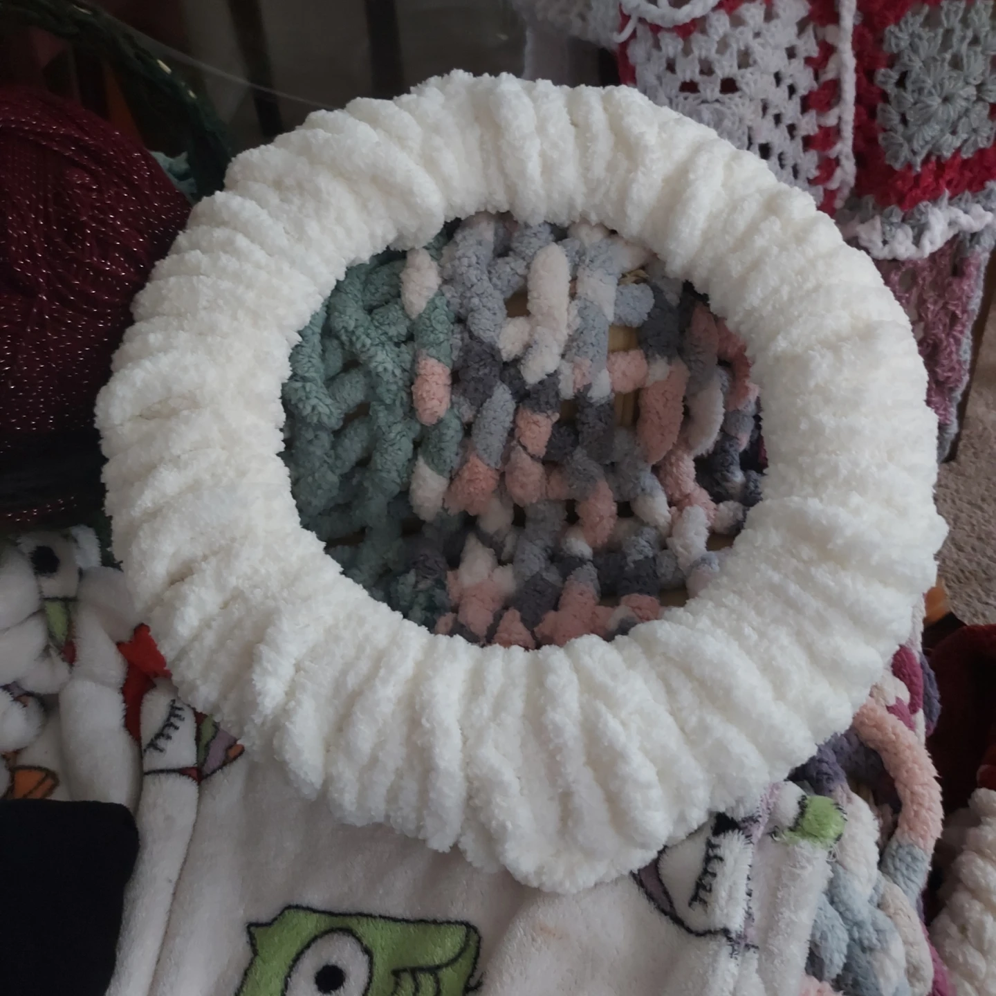 Handmade White Yarn Wreath with Spiders - photo 2