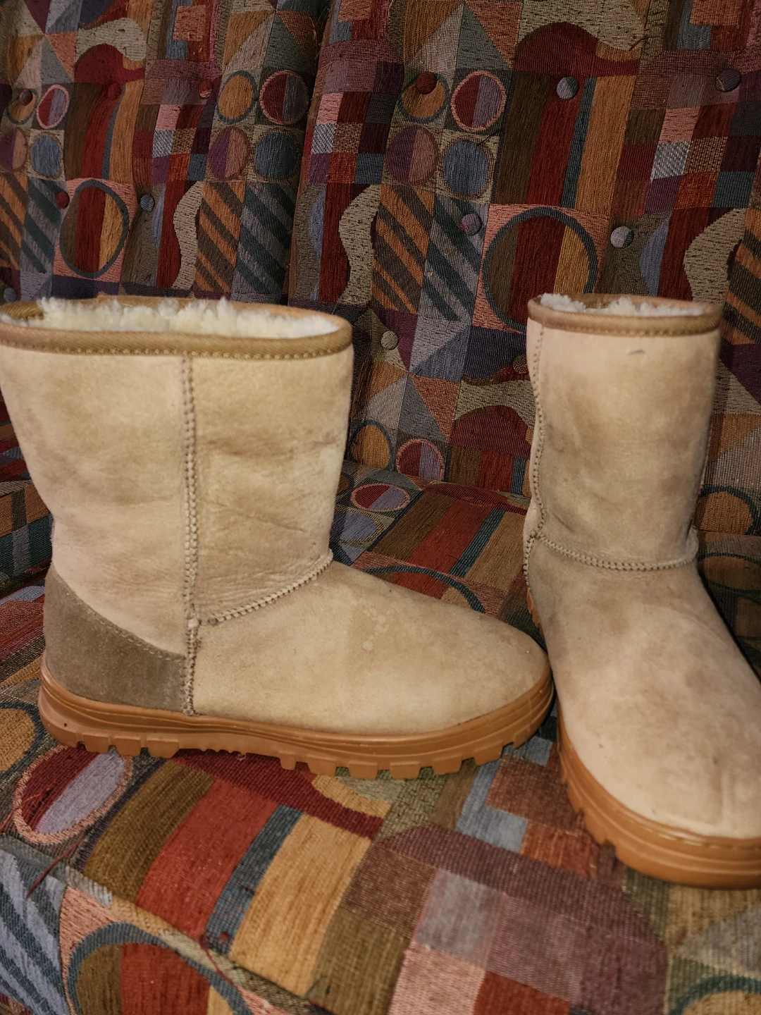 Size 11 Women's UGGs - used - photo 3