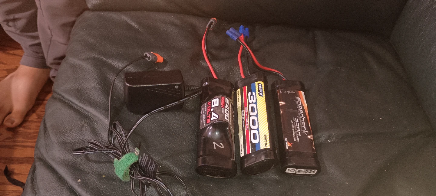 Traxxas RC Truck with Controller and Batteries - photo 5