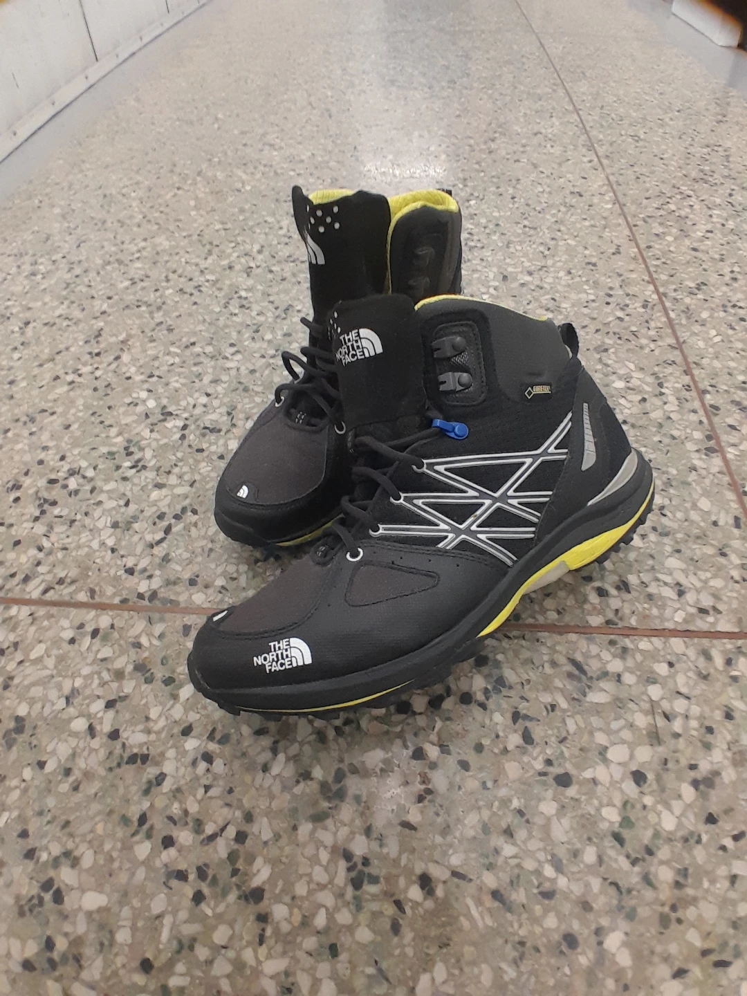 The North Face Gore-Tex Hiking Boots Men's Size 10.5 - photo 2