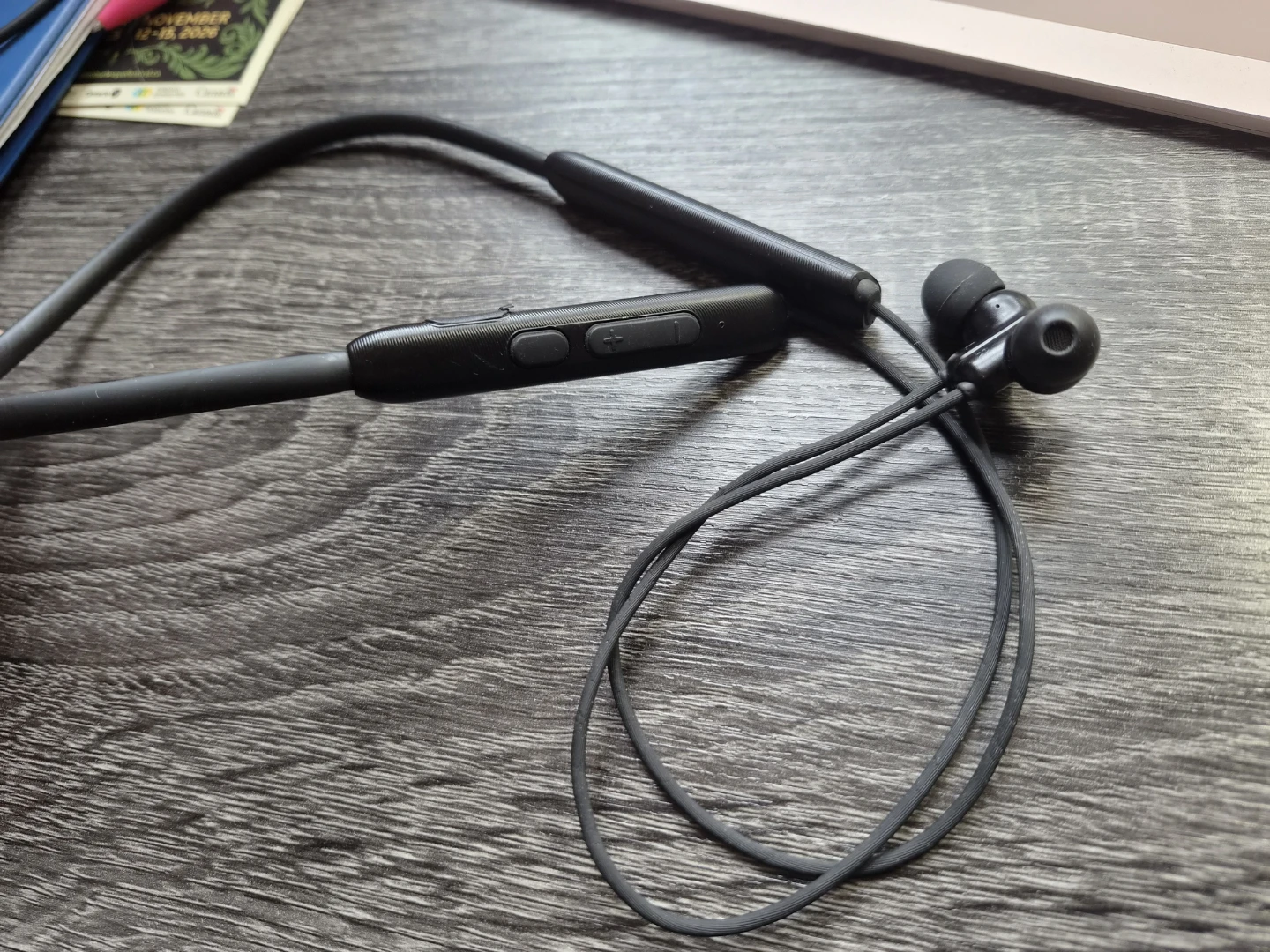[Read] Bluetooth Neckband Earphones - photo 2
