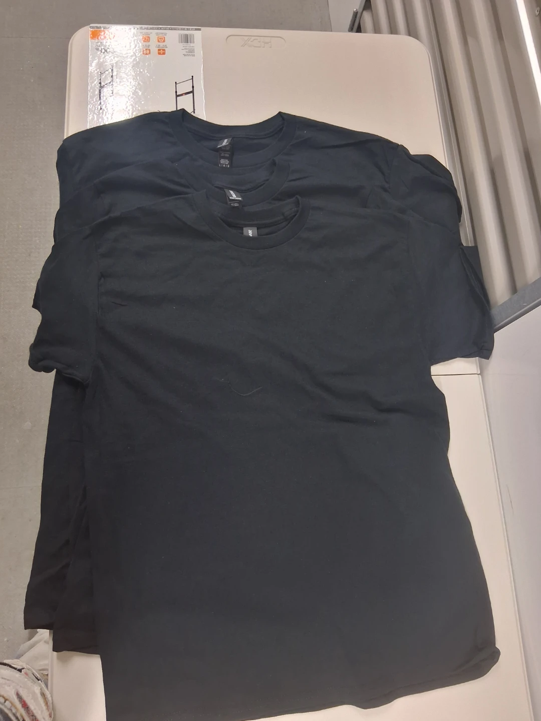 Gildan Black T-Shirts, Size Large