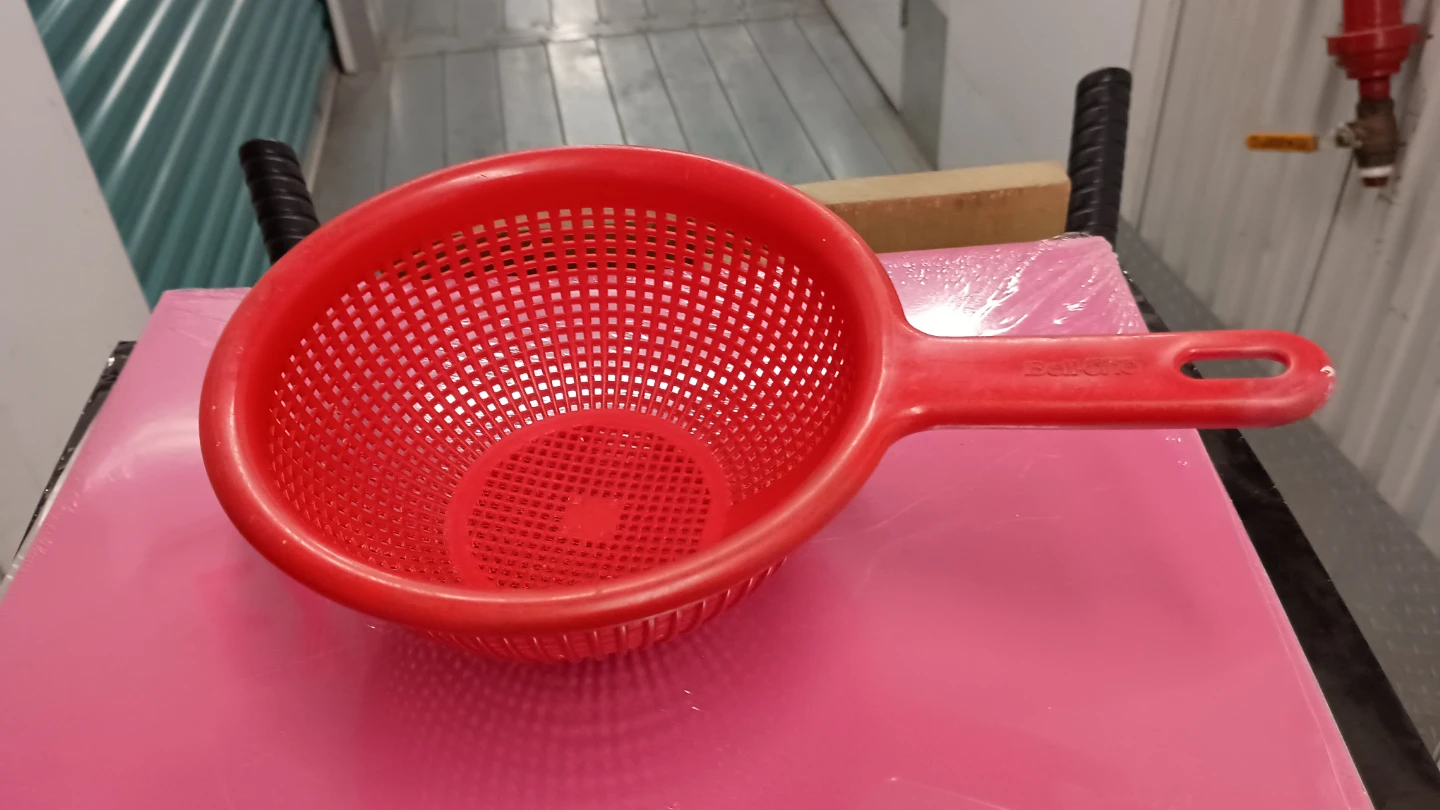 Bellone Red Plastic Strainer