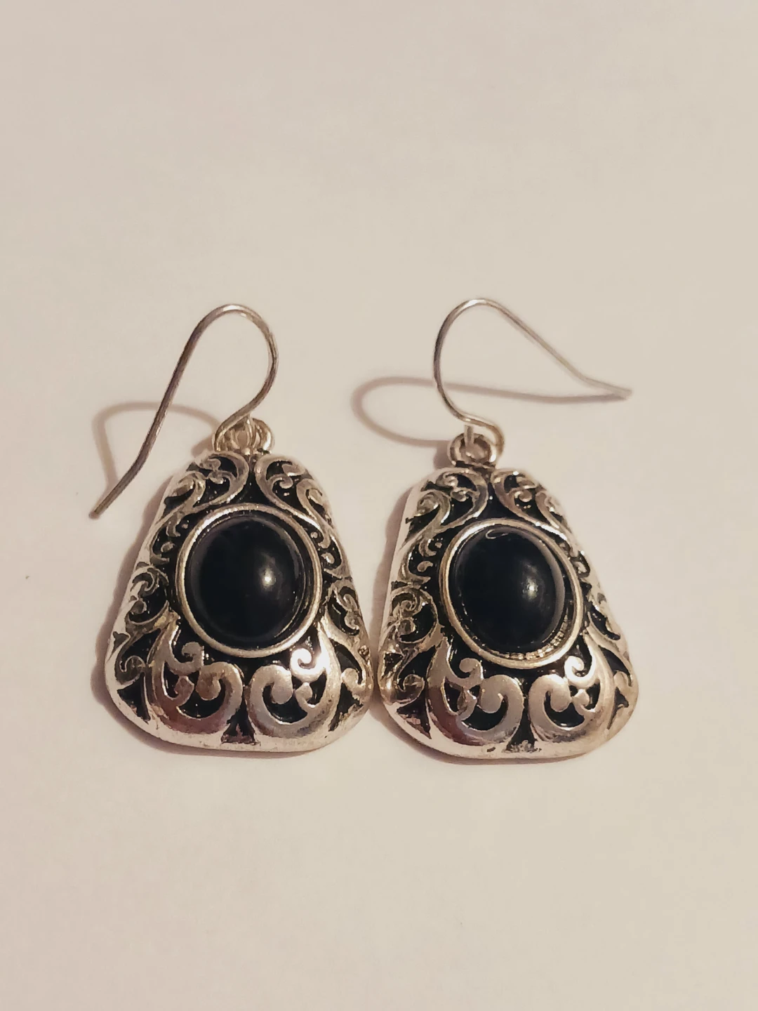 New !!  Cute  Filigree Dangle Earrings with Black Stone Cabochon - photo 2