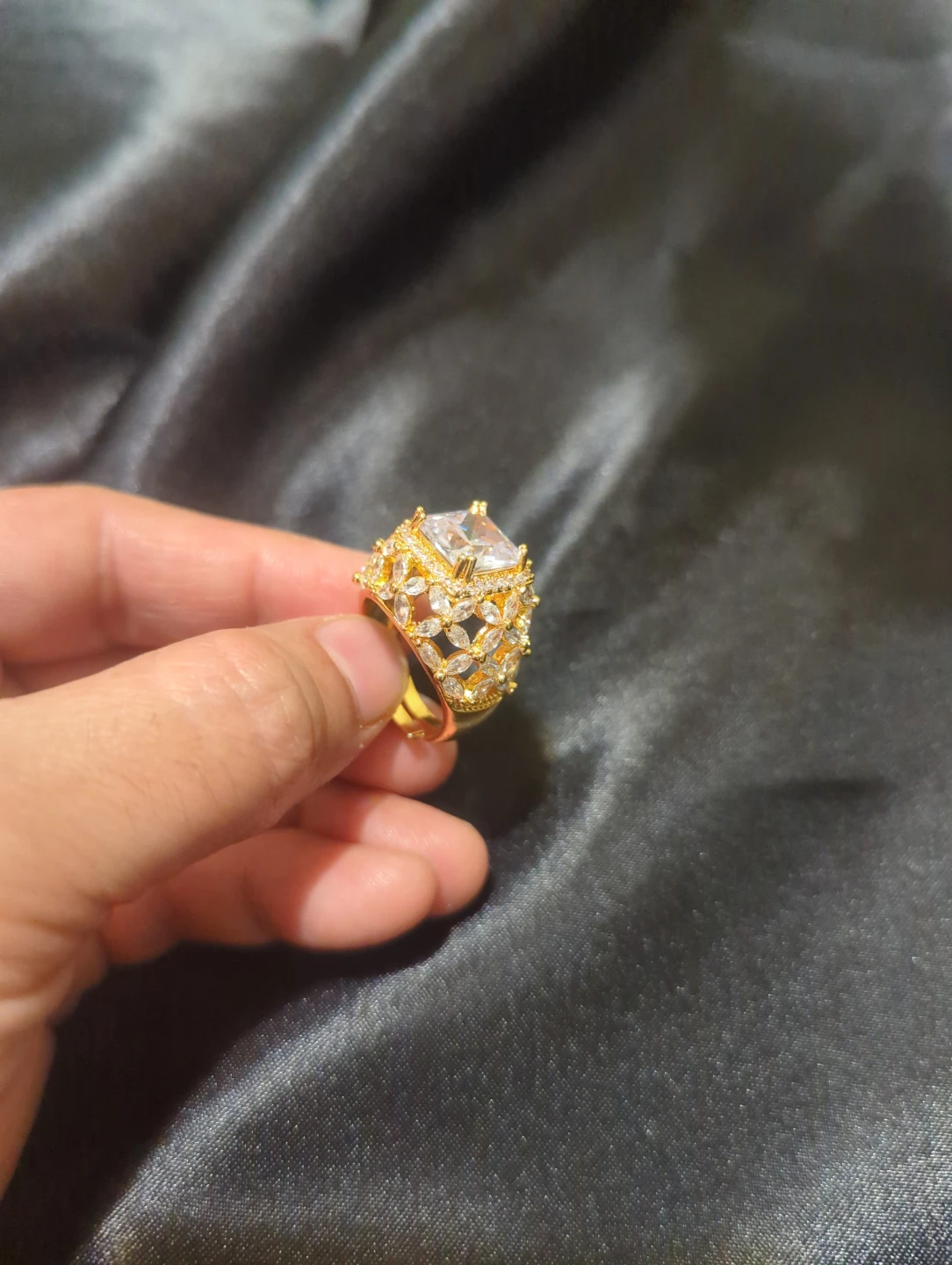 Gold-tone crystal cocktail ring - photo 3