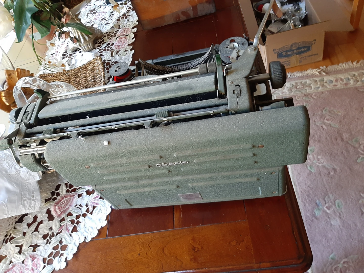 Typewriter, Vintage Olympia - photo 2