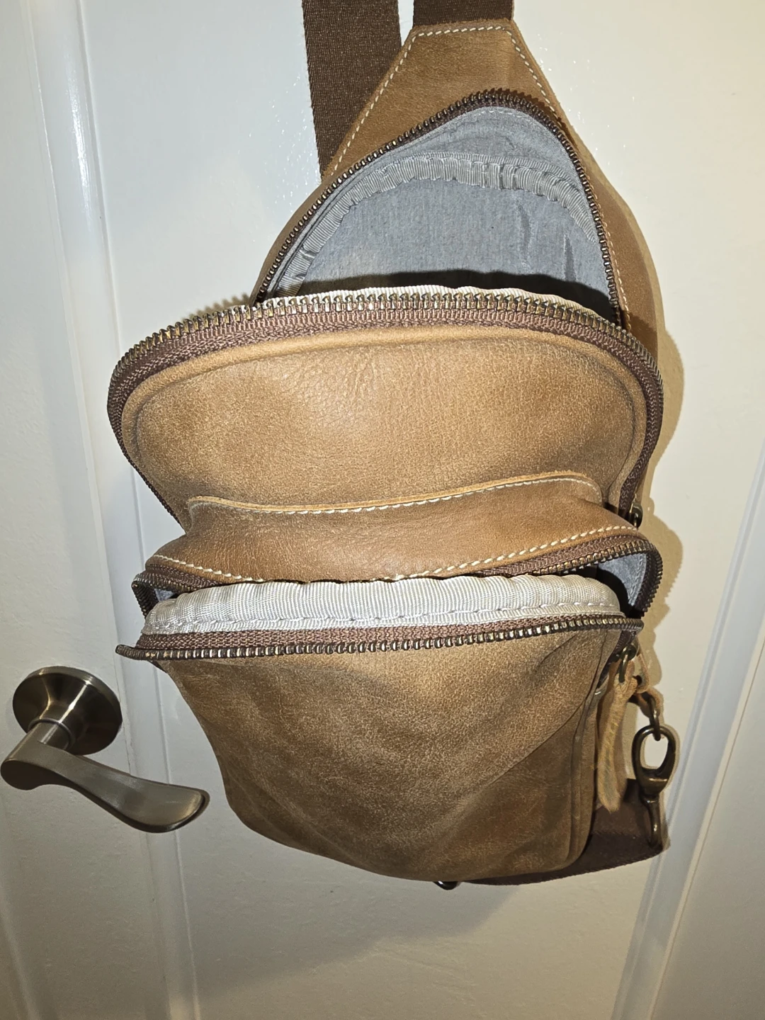 Roots Genuine Large Trinity Leather Sling Bag - photo 3