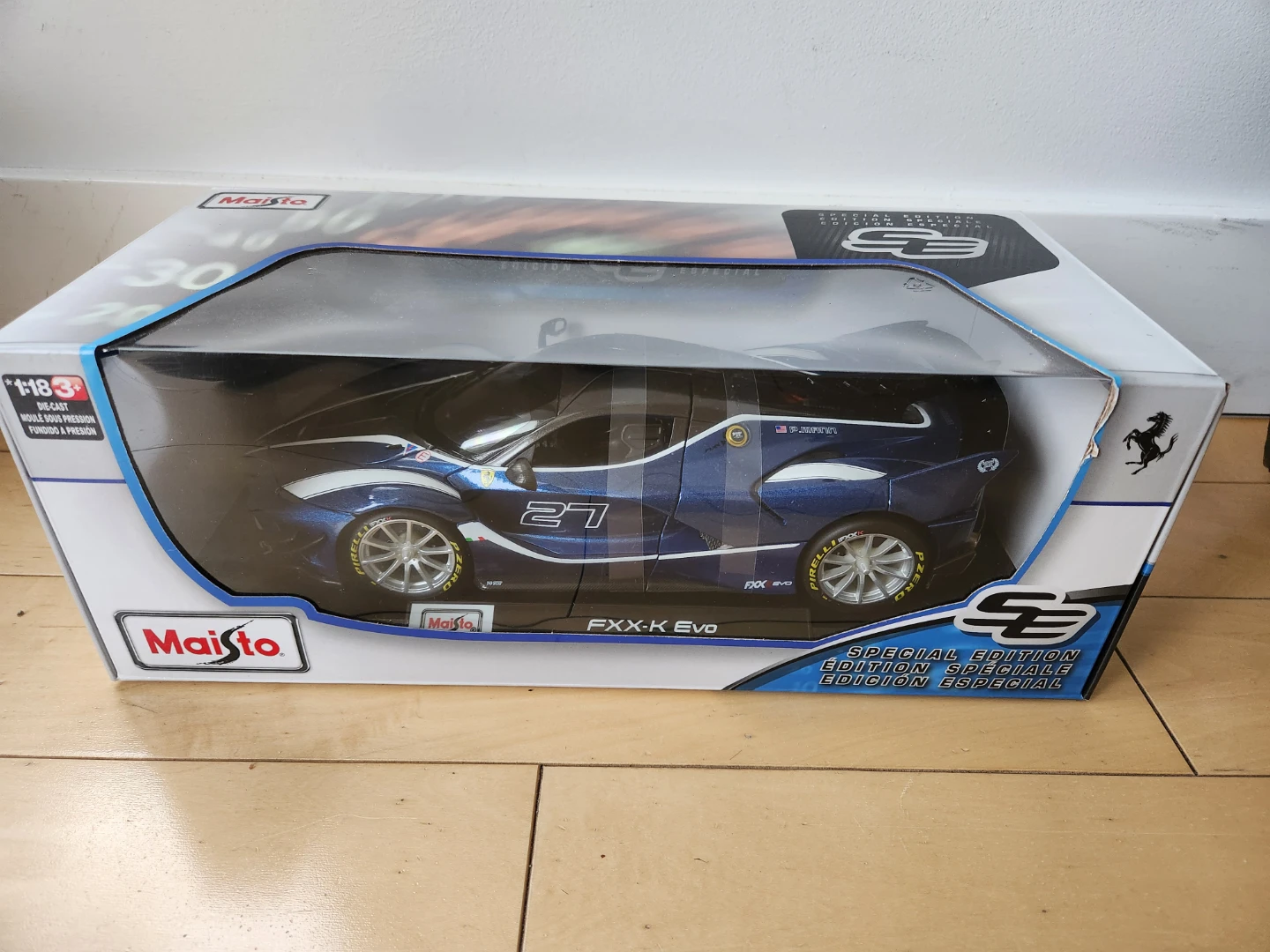 Maisto Ferrari FXX-K Evo 1:18 Scale Diecast Model Car