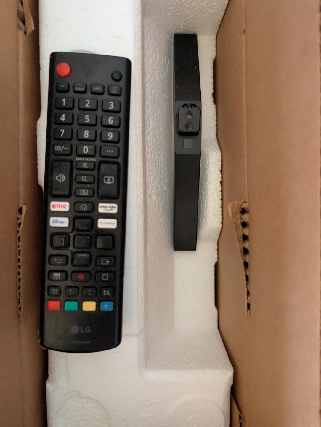 LG 32" Smart TV (32LQ63) - photo 4