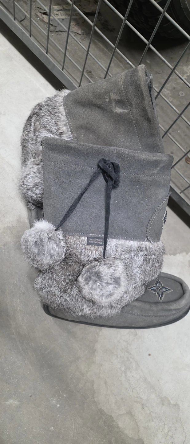Manitobah Waterproof Mukluks Size 8