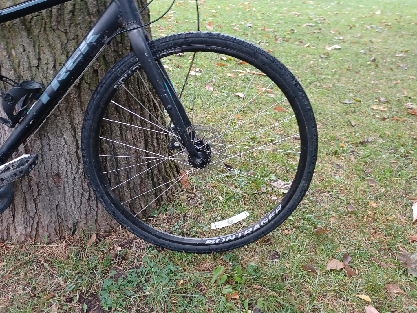 Trek FX 2 Hybrid Bike - photo 3