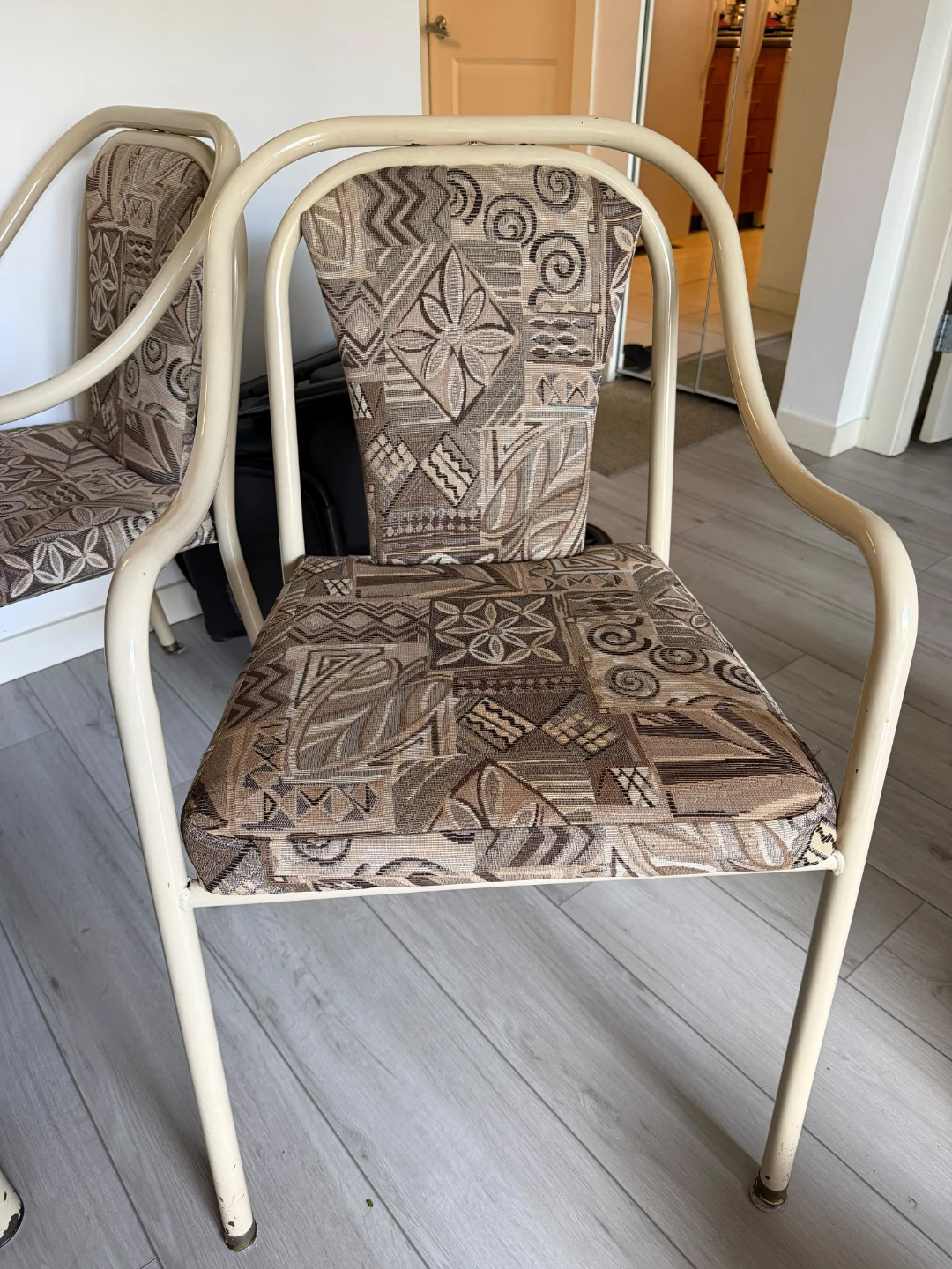 Extendable Dining Table  and 6 Chairs