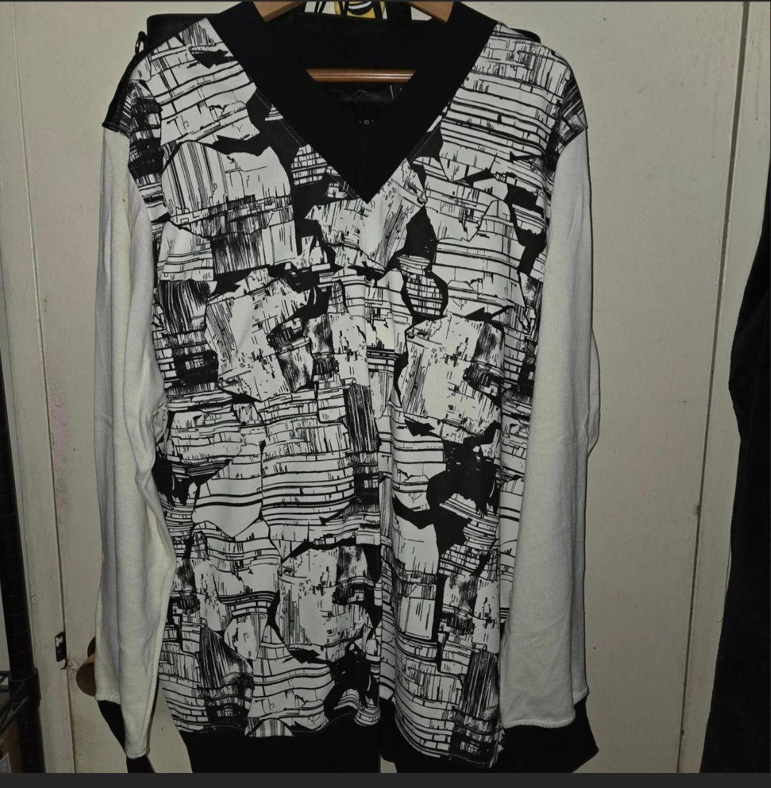 Sean John 'Behind The Surface' V- Neck Sweater in a Men's 3XL