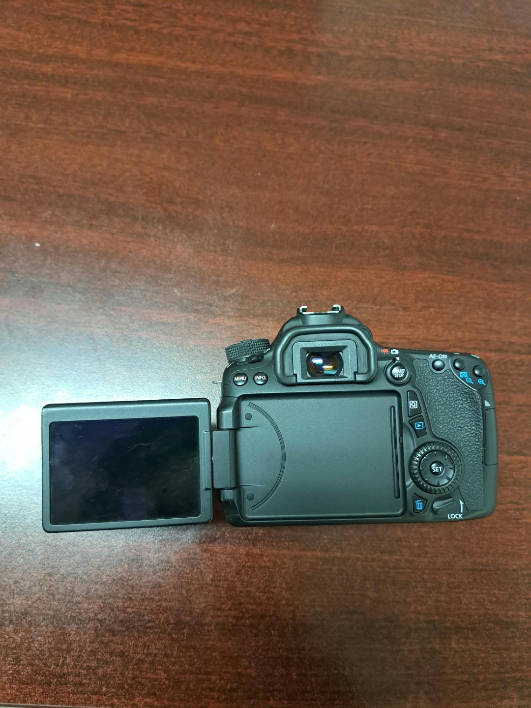 Canon EOS 70D Camera with 18-200mm Lens