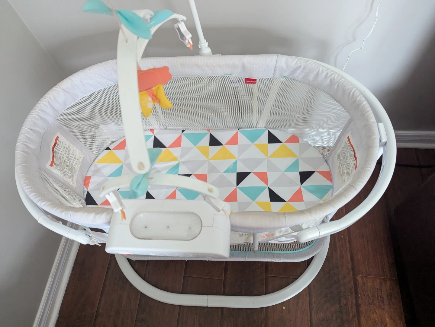 Fisher-Price Soothing Motions Bassinet - photo 2