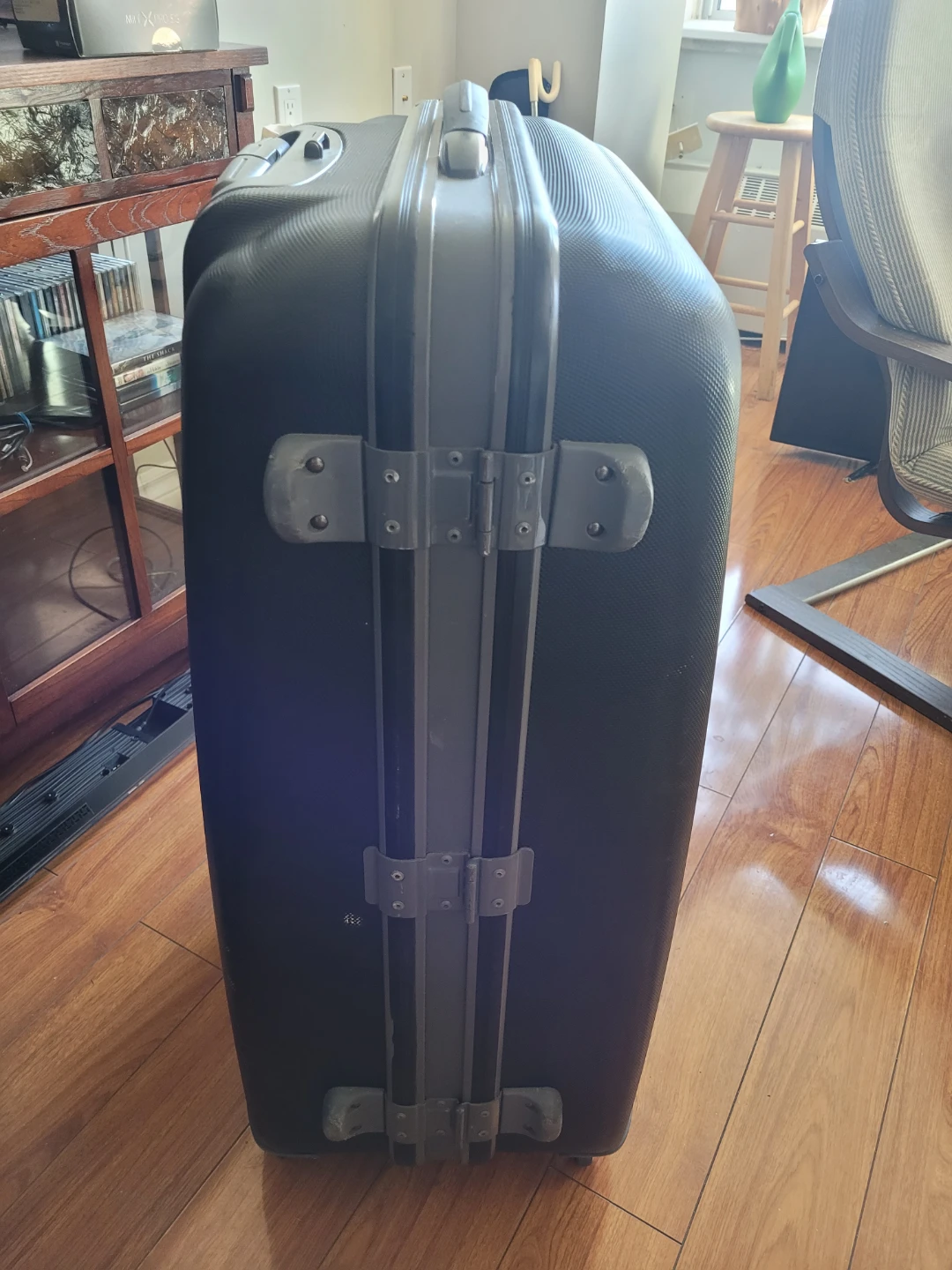 Delsey hard shell luggage - photo 2