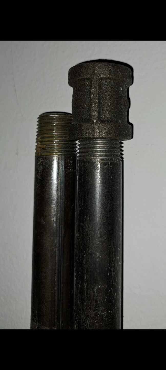 12' (feet) 1/2 Inch Black Iron Pipe/Coupling
