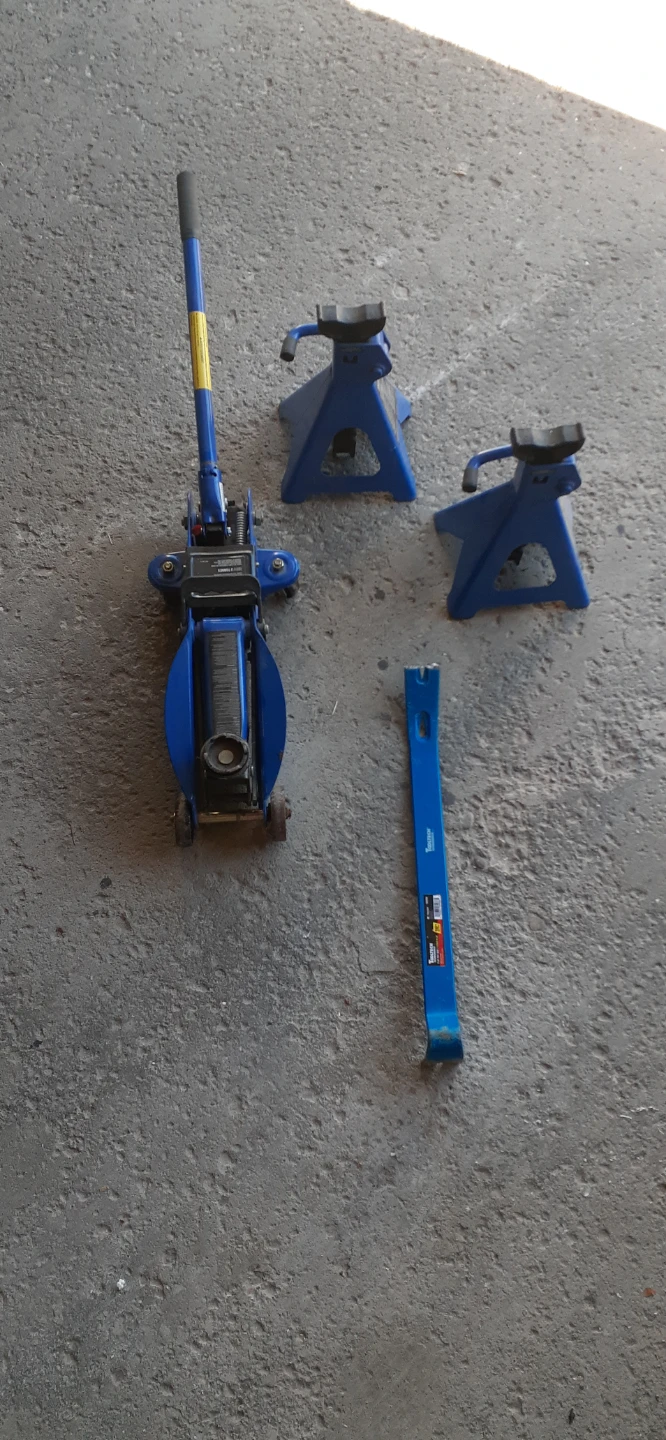Certified 2 Ton Trolley Jack and Jack Stands - photo 2